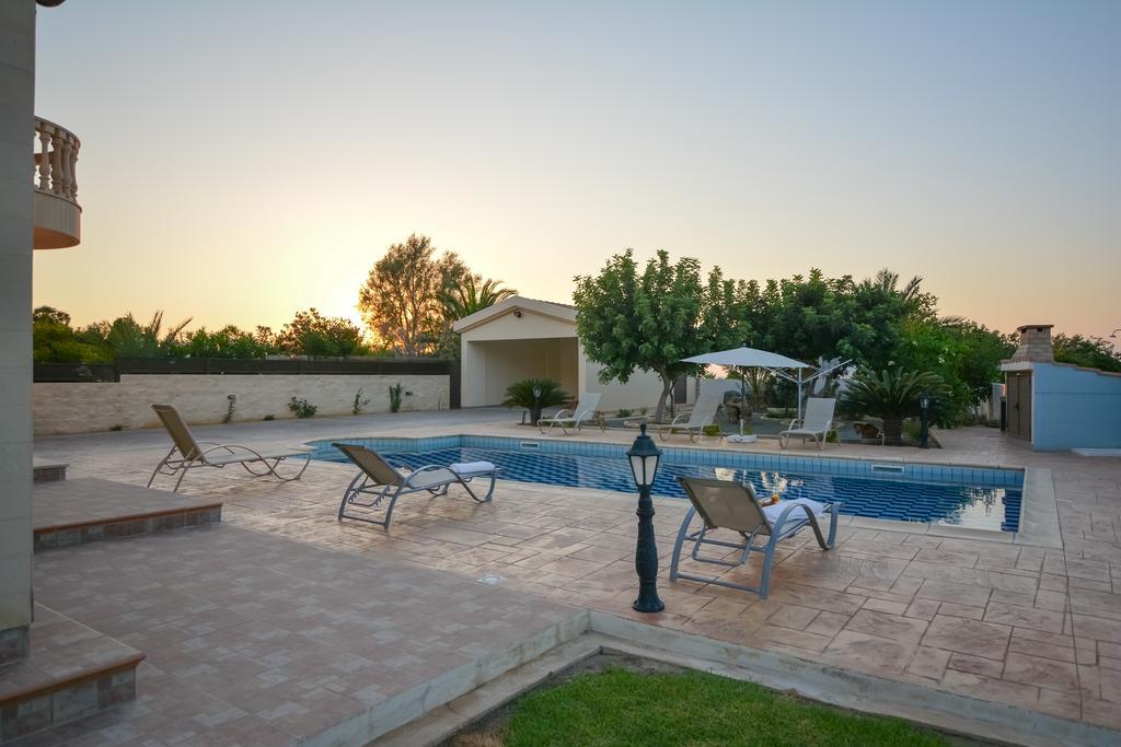 Kalli Villa بوموس الغرفة الصورة